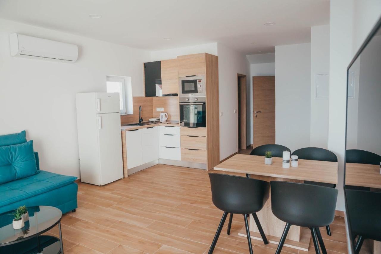 Apartments Nina Brist Eksteriør billede
